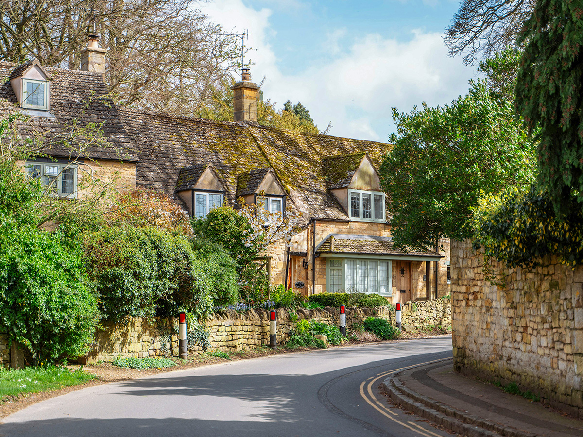 Quiet Cotswolds Road