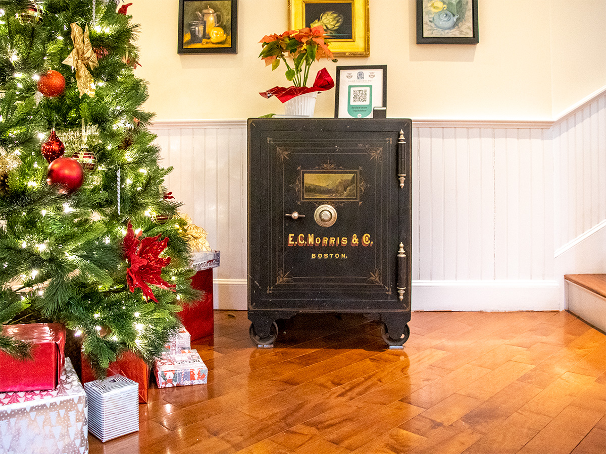 E.C. Morris & Co Safe at Lord Camden Inn