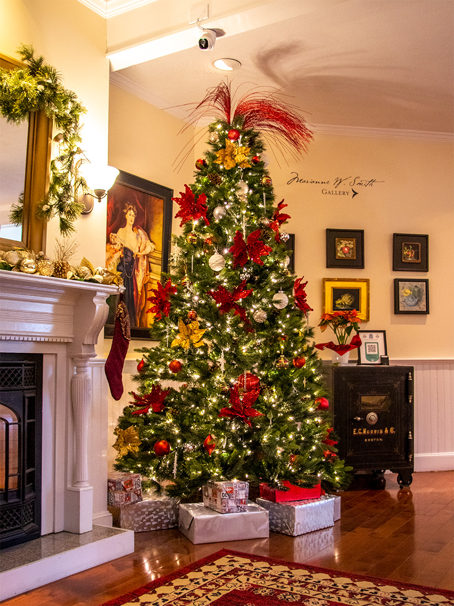 Lord Camden Inn Christmas Tree